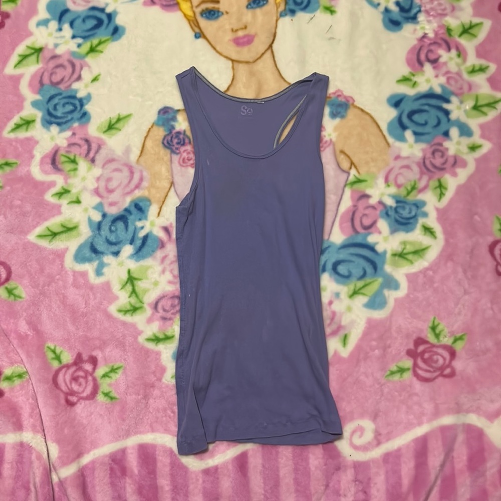 purple tank top
